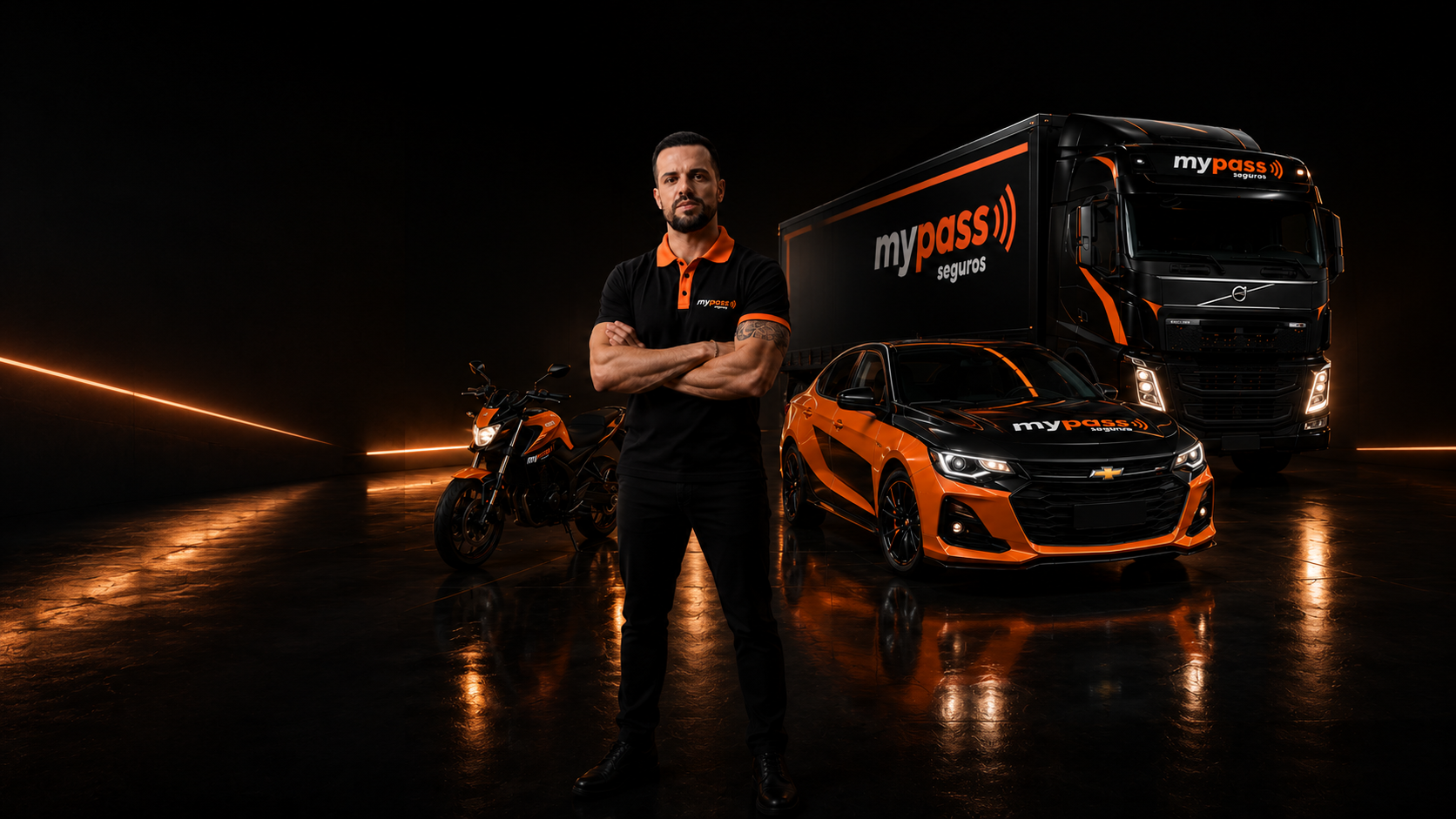 Fundador da Mypass com os veículos da marca